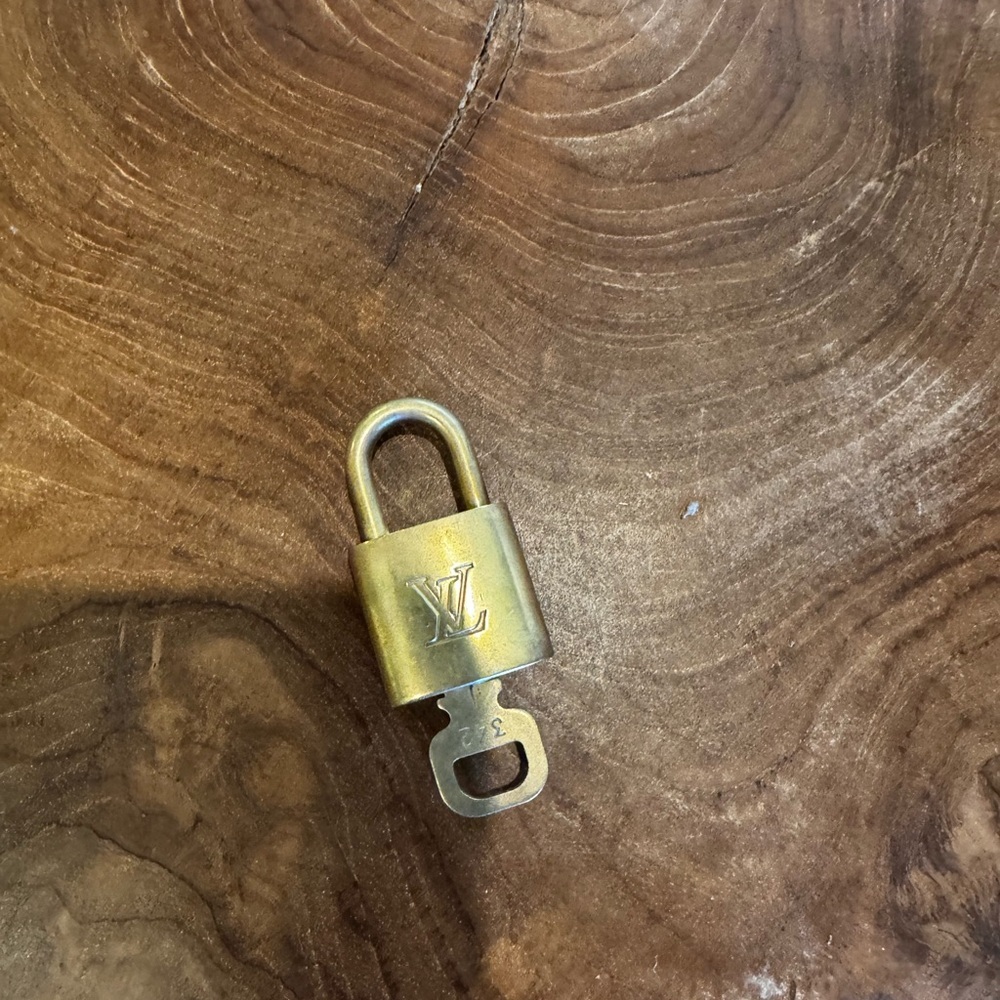 🔑 Louis Vuitton Vintage Lock & Key #342 - Picture 4 of 8